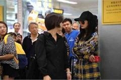 杨幂被保安赶出机场全程面色尴尬 但原因很让她