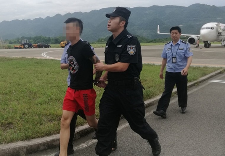 少年体内藏毒品被捉