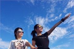 刘晓庆小5岁同母异父妹妹曝光姐妹似双胞胎 妈妈