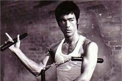 一代功夫巨星李小龙逝世44周年 李连杰曾这么评