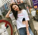 夏日字母印花T恤 字母印花T恤这个夏天怎么搭配