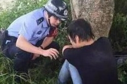 男子跳江自杀被蛇吓回 竟是被一条水蛇所救