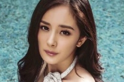 杨幂胸罩脱落照片曝光 杨幂肌肤白皙身材好