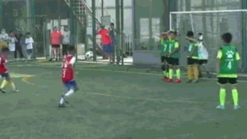 8岁小孩5场22球1人晃过所有对手