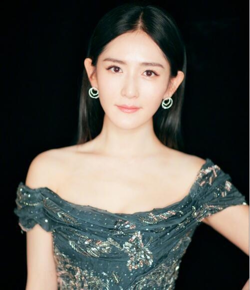 谢娜为家乡德阳拉票却被网友骂：戏子搞同情分 宁静躺枪