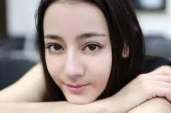 迪丽热巴美出新高度 身材性感样貌出众很诱惑