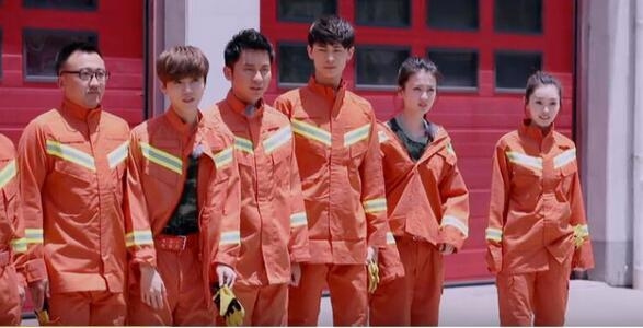 关关说黑龙江是农村将消防服穿成露肩装后被骂惨 她这么回应