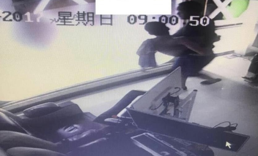 小伙网吧被下药猥亵