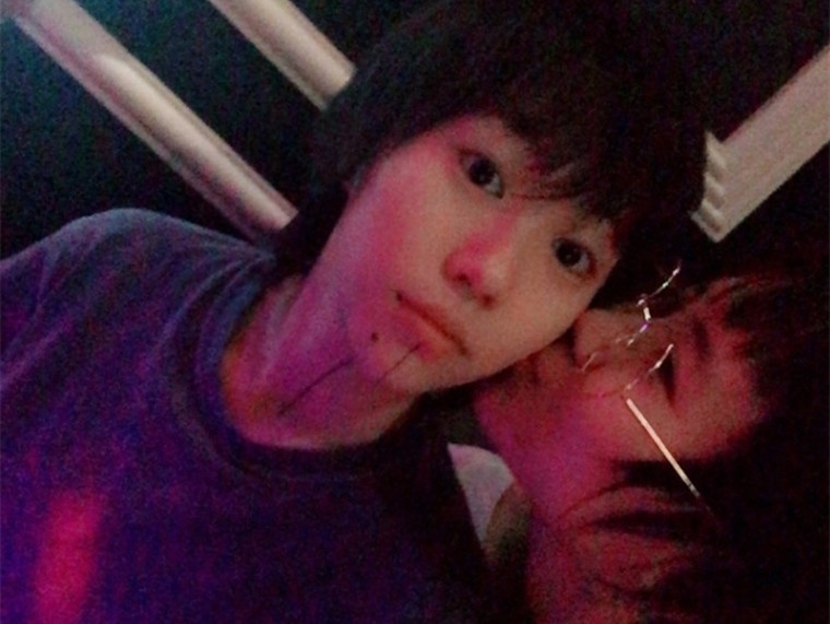 窦靖童获妹妹献吻