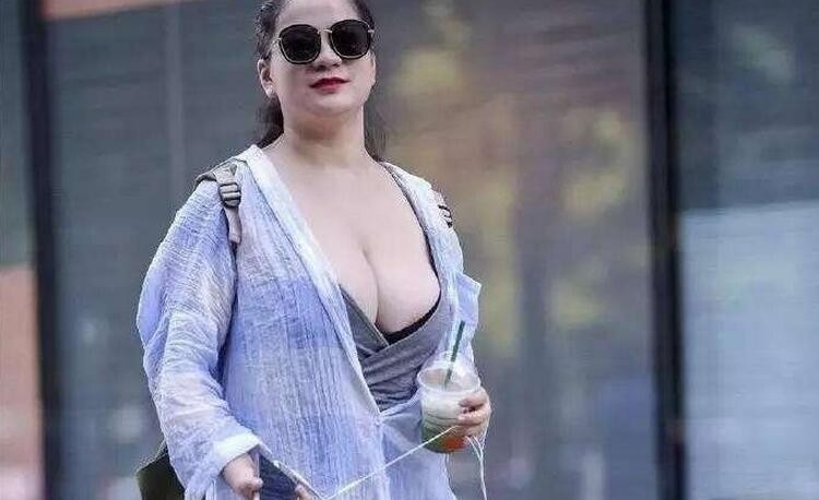 街上偶遇F罩杯美少妇