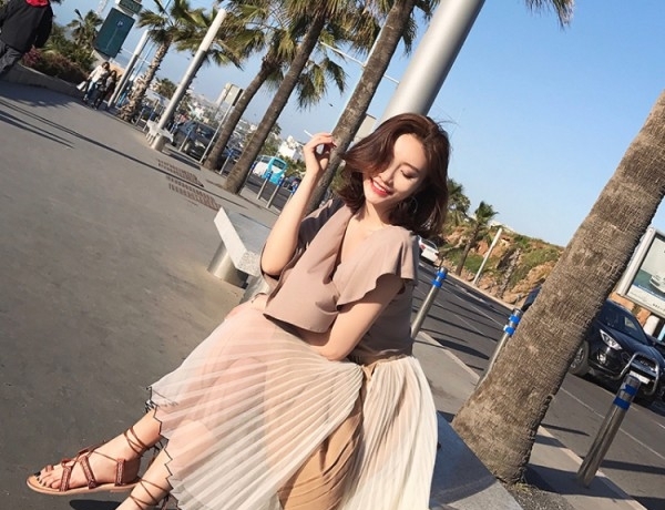 俏皮可爱的百褶裙 夏季减龄的百褶裙搭配