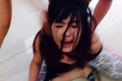 小三被扒衣暴打 当街衣服被剪视频曝光