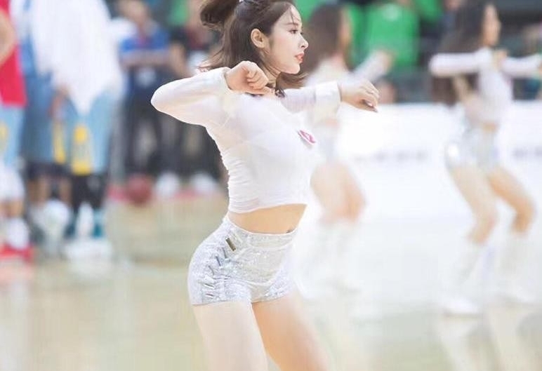 火辣宝贝灵动腰支美丽动人