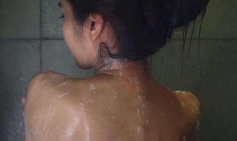 女子洗浴中心裸身被窥