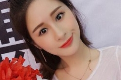 火辣宝贝原是瑜伽教练灵动腰支美丽动人 文静肤