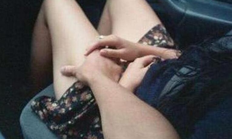 美女搭车色诱司机
