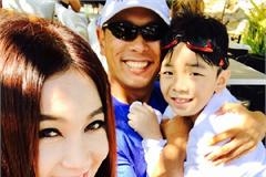 温碧霞走出婚变携养子与老公美国庆生 51岁的脸
