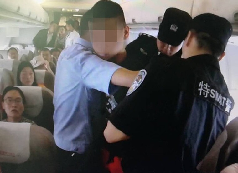 少年体内藏毒品被捉