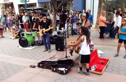 他是好声音冠军反感商演圈钱沦落街头卖唱 那英夸他不是俗人