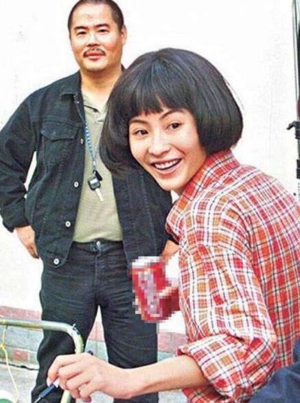 张柏芝全家聚餐嘴上不管家人身体却诚实 胡须勇全程神情呆滞