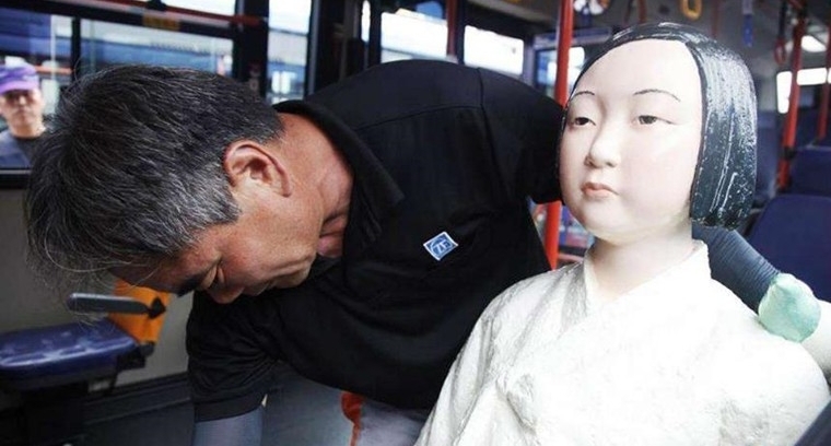 公交安装慰安妇少女像