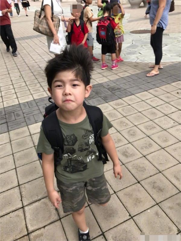 沙溢宣布安吉上小学意外曝光高额学费 东北宋仲基靠自己上学
