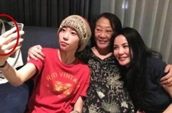 窦靖童疑公开恋情 男方到底是谁