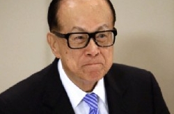 李嘉诚有多少钱 李嘉诚抛售资产被疑跑路