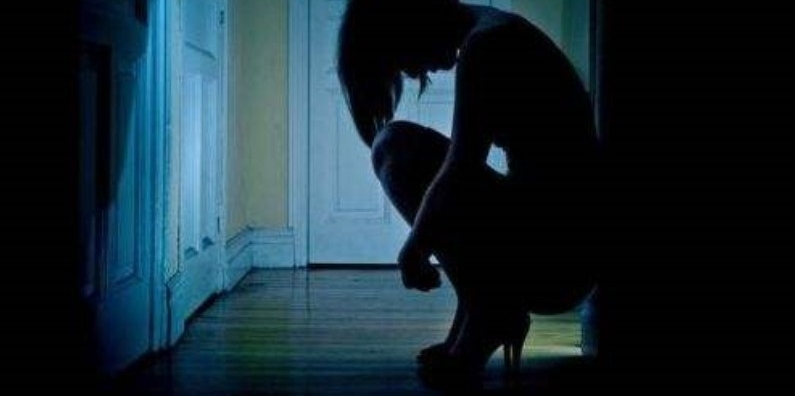 未婚女总监偷窃成瘾