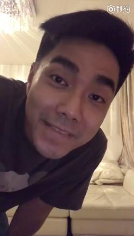 袁成杰大夸老婆是世界上最温柔漂亮的 竟因对方提菜刀站身后