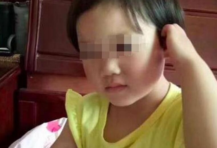 失踪女童被埋在路面