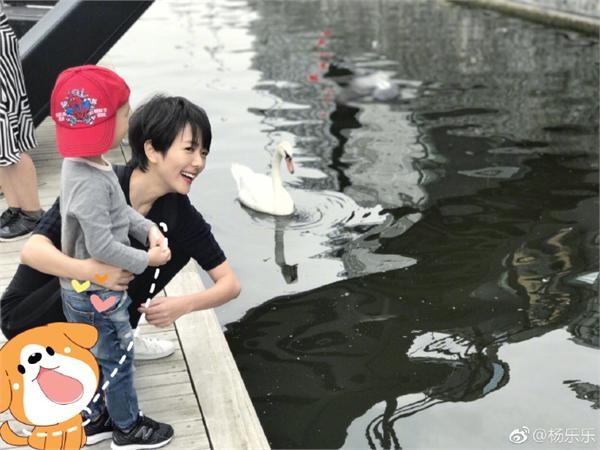汪涵儿子小沐沐长大了颜值像妈妈 杨乐乐这身材也是厉害了