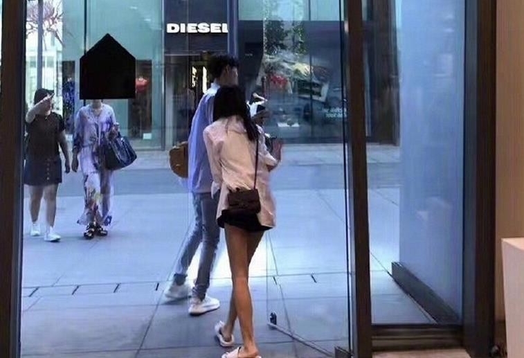 豆得儿牵帅哥