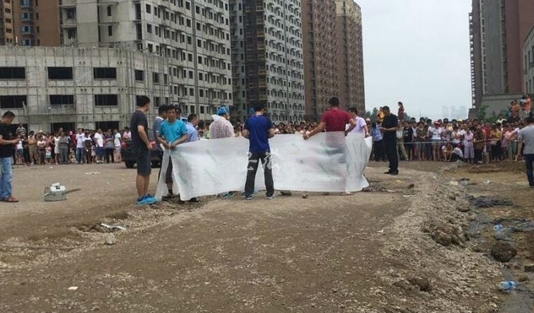 失踪女童被埋在路面