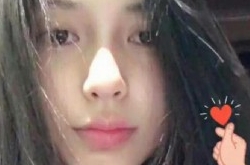 baby素颜吹头发 不化妆也这么美不愧是女神