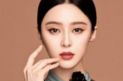 范冰冰女仆装惊艳 范冰冰李晨狂秀恩爱令人羡慕