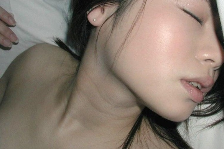 妇女被扒光折磨致死