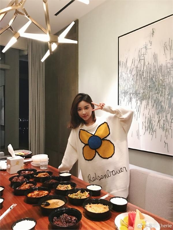 王思聪前女友怀孕12周吐得很厉害 年入十亿雪梨当妈不忘工作