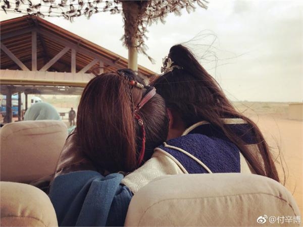 付辛博公开恋情竟艾特错女友太尴尬 昔日绯闻对象发了段长文