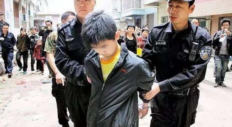 女子家门口被害