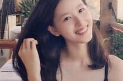 章泽天深v上装 刘强东娇妻晒美照女人味十足（图
