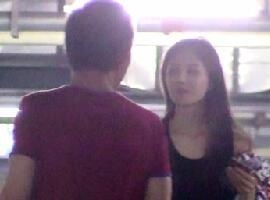 老戏骨侯勇携妙龄女回公寓疑恋情曝光 因前两段婚姻被骂渣男