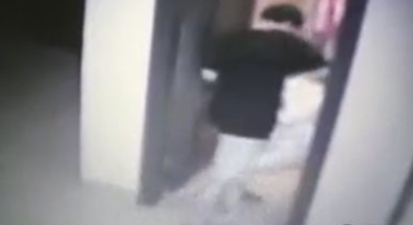 强拽女子进屋欲强奸