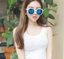 露脐上衣秀出迷人腰线，做个炫腹女