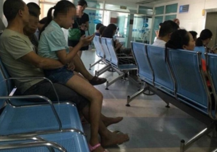 男子醫院摸女兒下體
