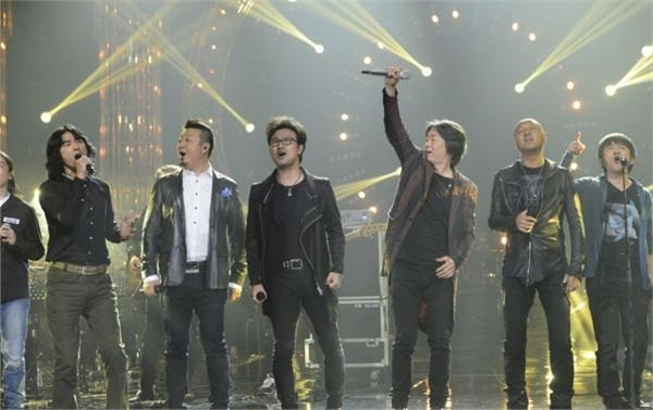 汪峰演唱会又破音一开口就笑倒台下观众 但这次他学乖了