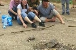4岁失踪女童被发现埋在施工路面 血肉模糊太惨了