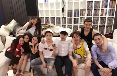 王思聪李易峰K歌至凌晨 他的朋友圈里张大大是个神奇的存在