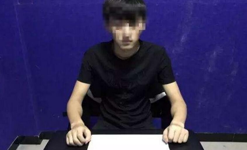 18岁男电梯袭胸老太