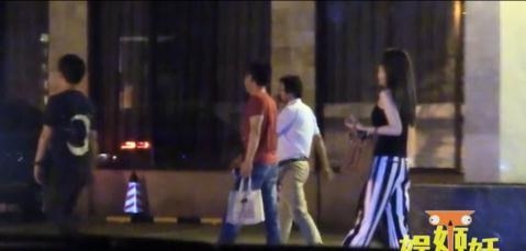 老戏骨侯勇携妙龄女回公寓疑恋情曝光 因前两段婚姻被骂渣男